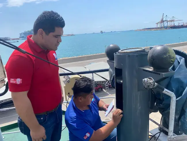 Students on a VB SIDI tugboat real practice